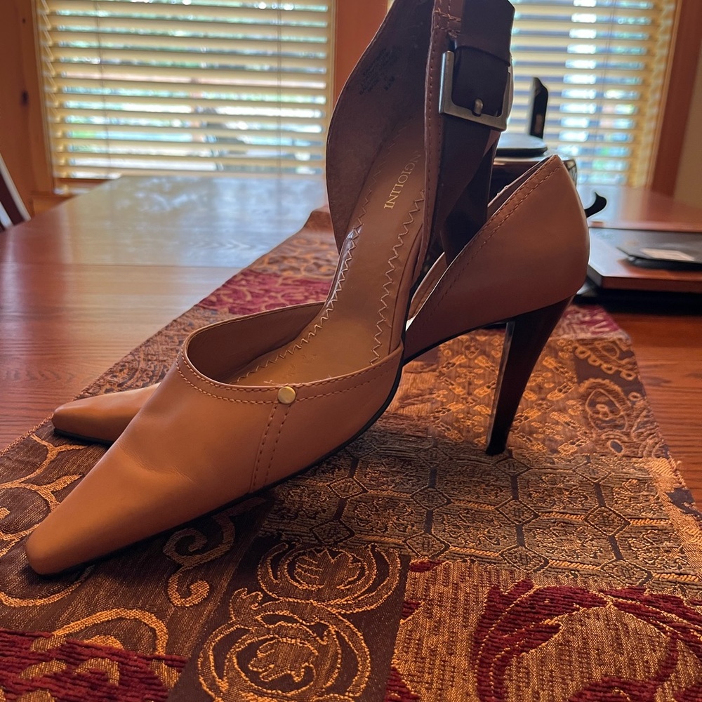 Enzo Angiolini Tan Leather Heels